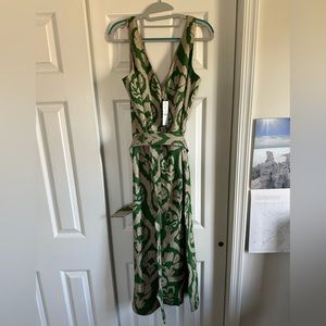 A beautiful spring full length dress perfect for any occasion!